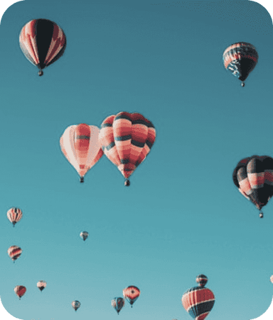 Фото повітряних куль в небі